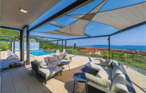 Beautiful Home In Kastel Stari With Jacuzzi